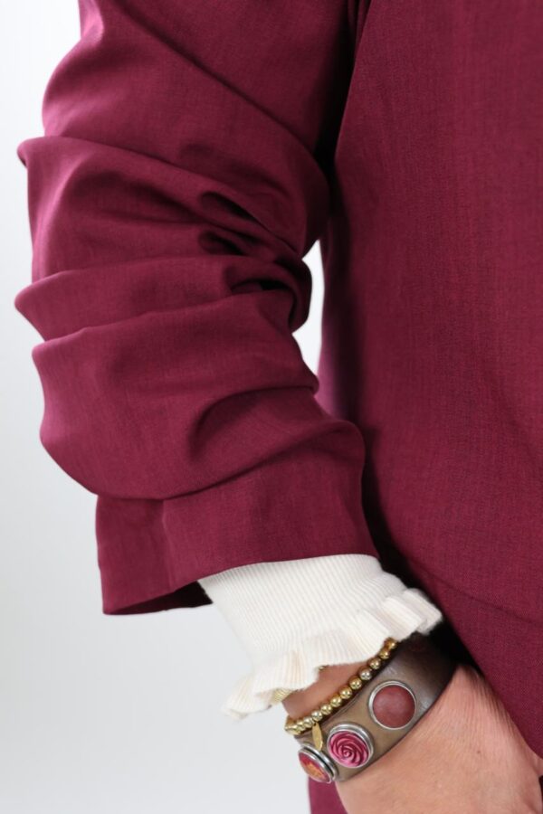 4765 bordeaux closeup