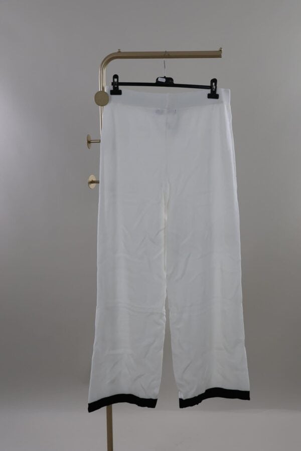 6833-gebrokenwit-scaled