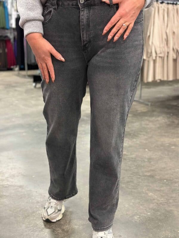 mondayjeans-39-v2-scaled