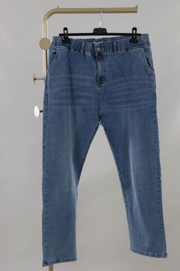 WhatsApp Image 2025-03-11 at 12.37.35