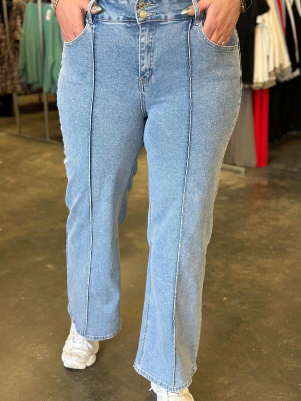 WhatsApp Image 2025-03-15 at 21.36.29