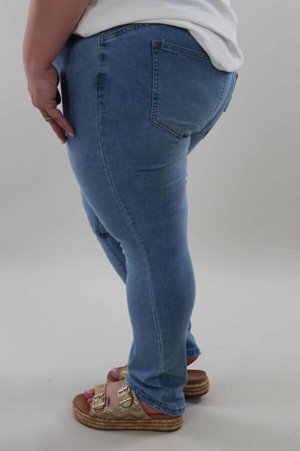 WhatsApp Image 2025-07-04 at 21.23.35 (1)