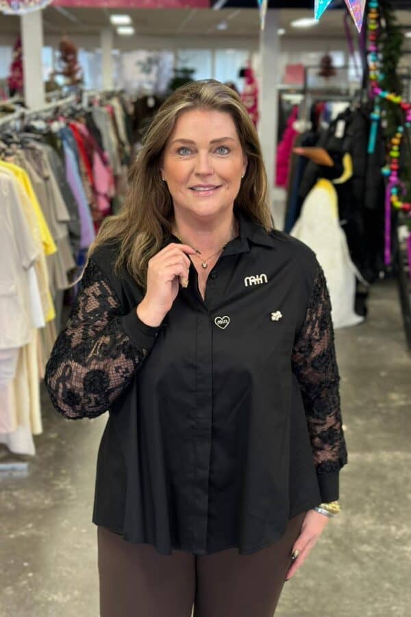 9363 Blouse lace sleeve