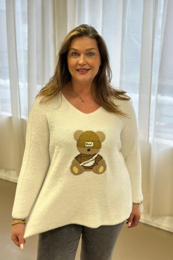 9520 Fluffy sweater bear