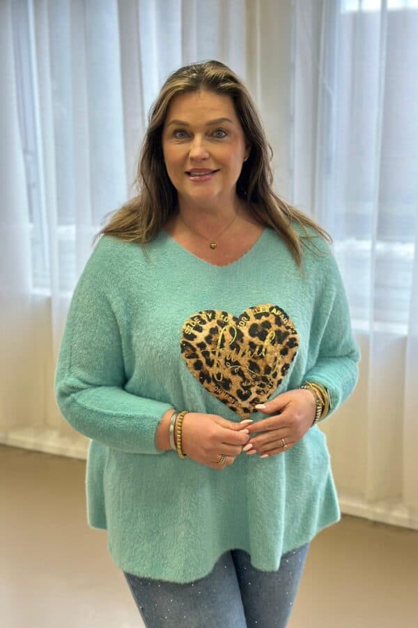 9523 Fluffy sweater heart