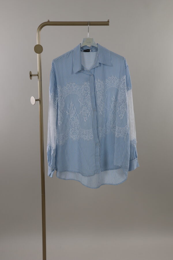 9605 Blouse Lace detail