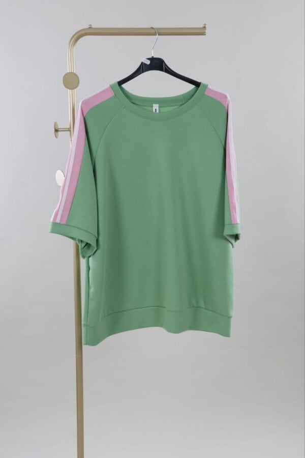 9768 Striped sleeve top