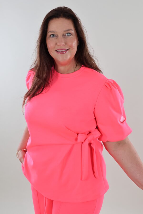 1011 neonroze Closeup 2