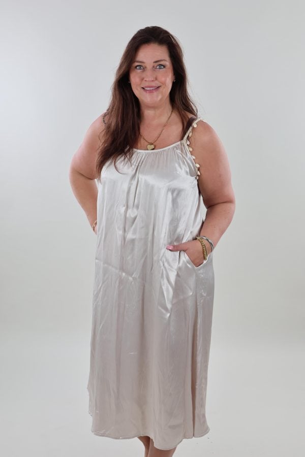 1070 Dress Satin Look