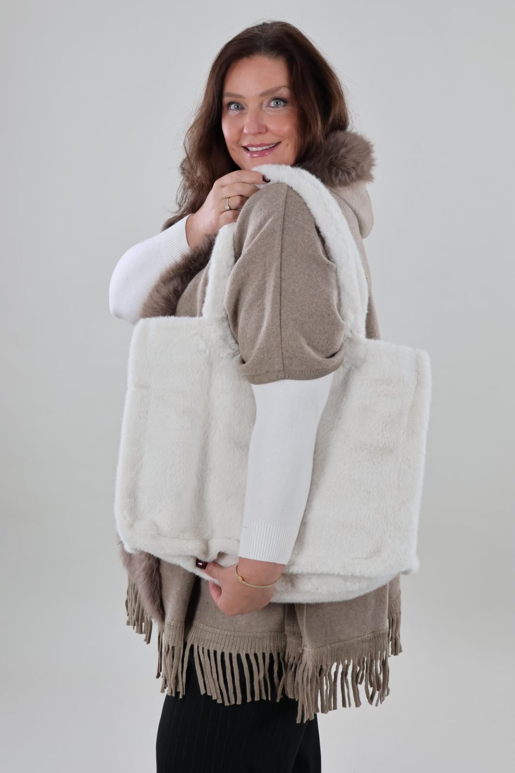 1841 Poncho Faux fur - Afbeelding 3